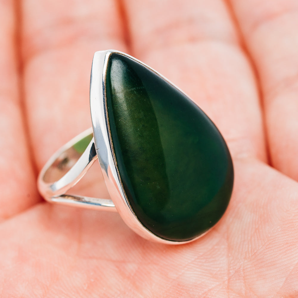Nephrite jade teardrop ring in dark green, .925 sterling silver side view