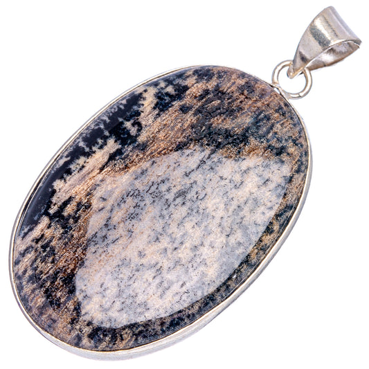Silver-plated oval pendant featuring light and dark dendritic stone texture