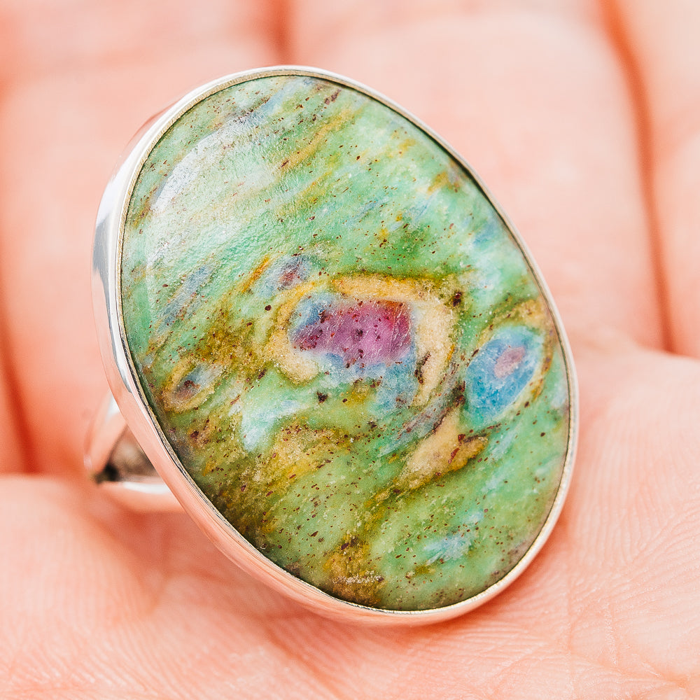 Sterling silver ring with oval green fuchsite cabochon, mottled yellow-brown and pink, size 8.75