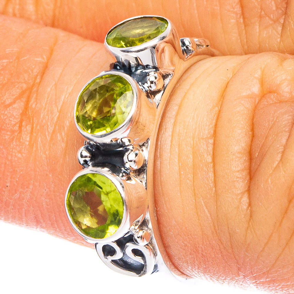 Peridot 925 Sterling Silver Premium Ring Size 5.75 (925 Sterling Silver) R6528