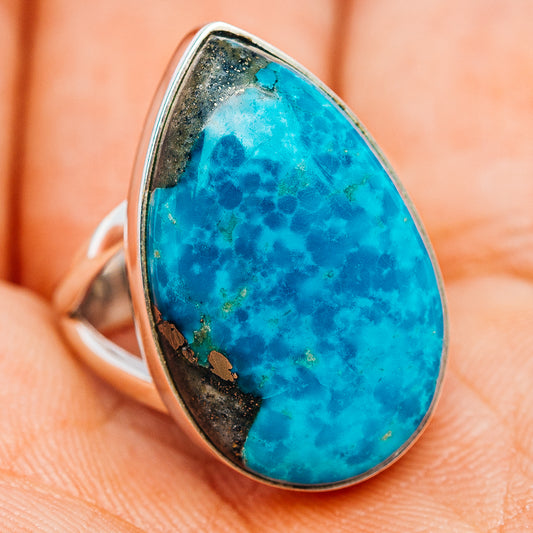 Oval turquoise cabochon ring, .925 sterling silver band with blue stone profile.