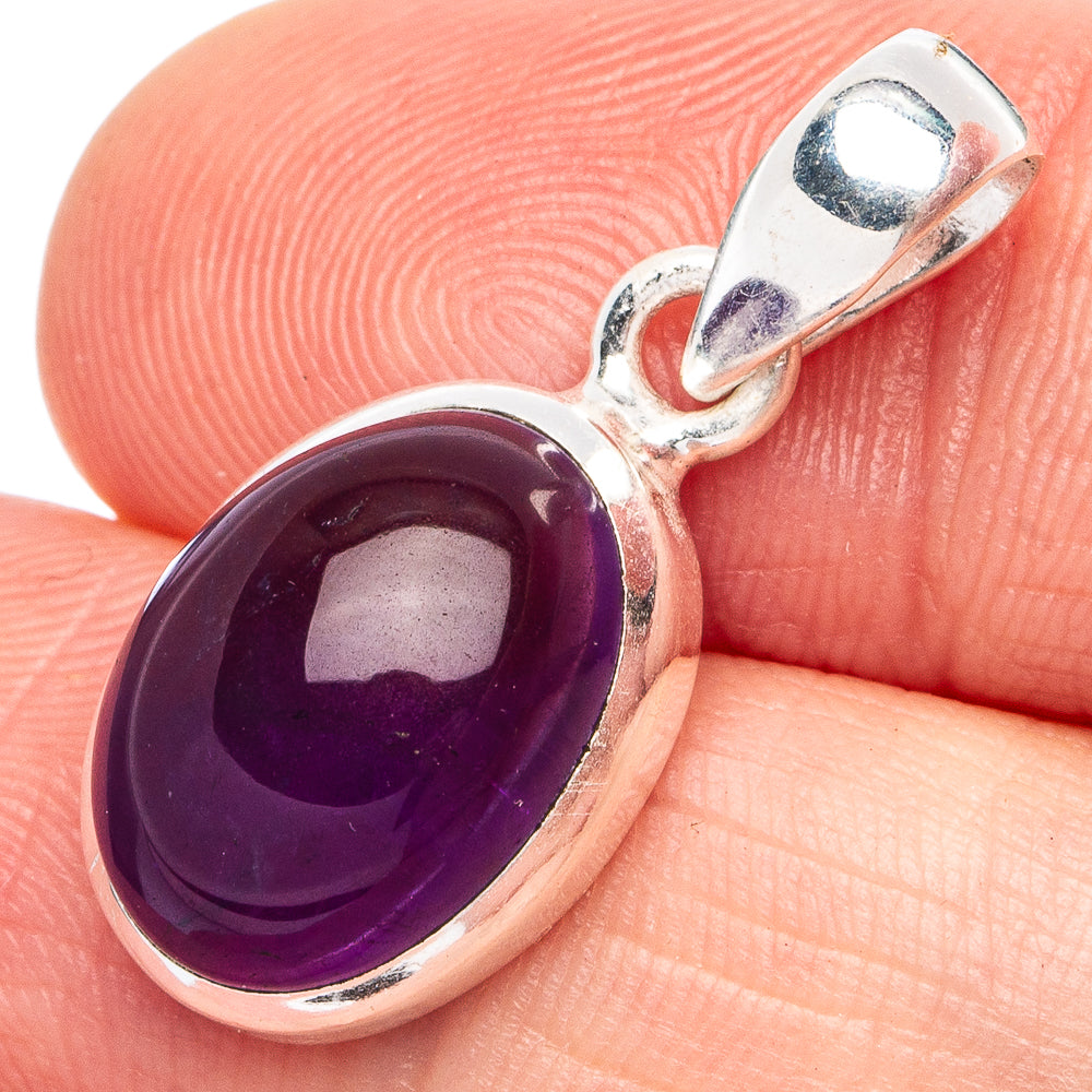 Amethyst pendant in oval cabochon set in 925 sterling silver bezel
