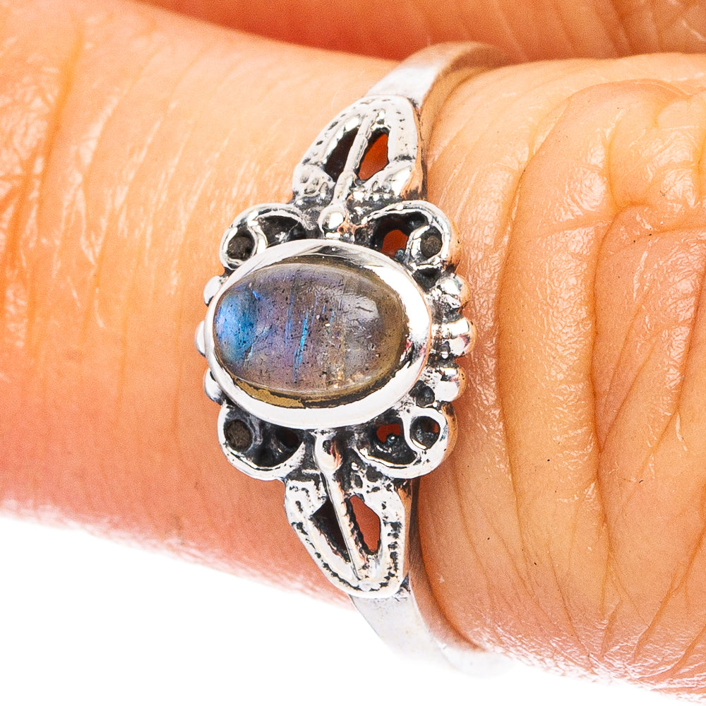 Labradorite 925 Sterling Silver Ring Size 6 (925 Sterling Silver) R6305