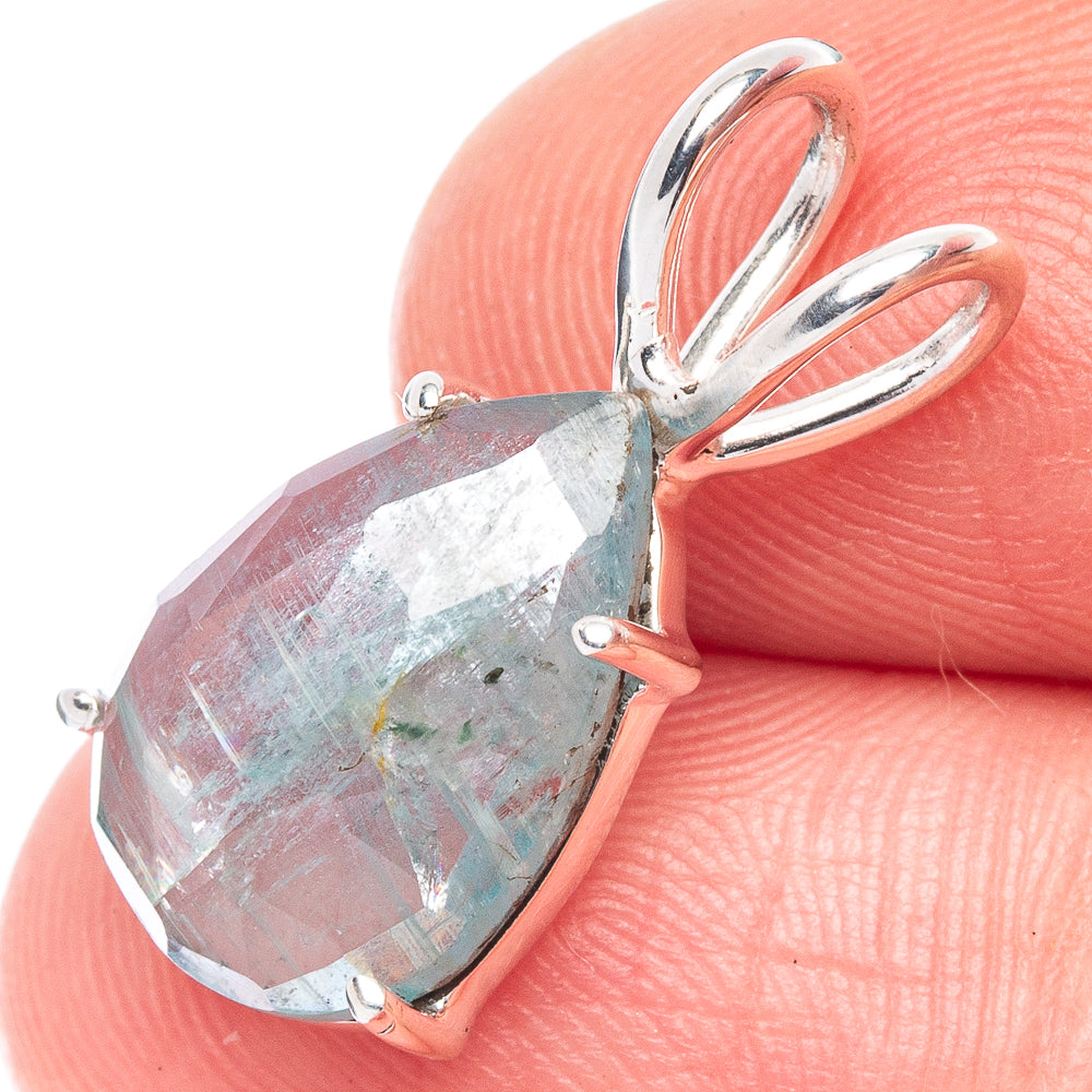 Value Aquamarine Pendant 7/8" (925 Sterling Silver) P44522