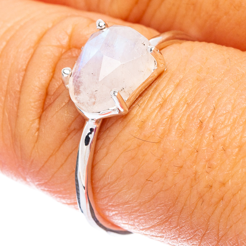 Value Rainbow Moonstone Ring Size 8 (925 Sterling Silver) R7511