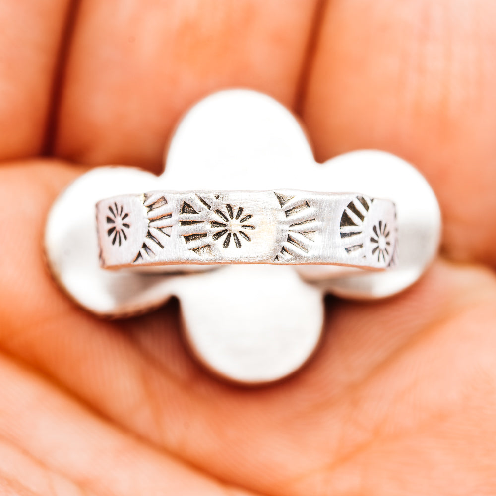 Stamped .925 sterling silver ring band with etched sunburst pattern and crosscutout