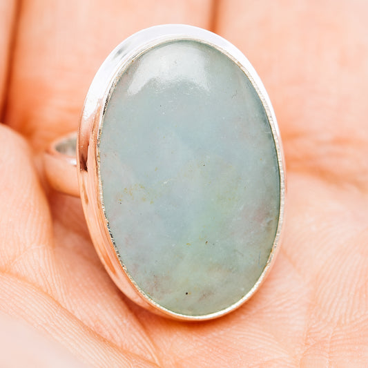 Aquamarine oval cabochon sterling silver ring, side view of bezel