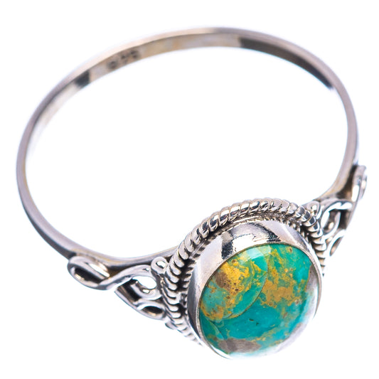 Oval turquoise ring in .925 sterling silver with decorative split band and side settings