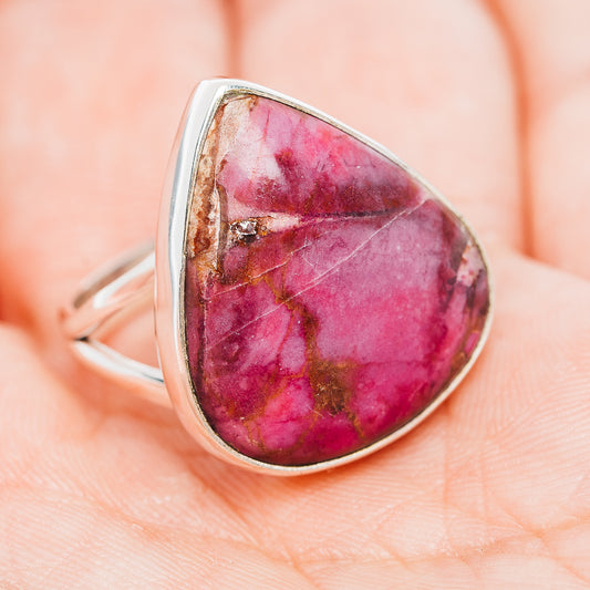 Sterling silver pear-shaped cabochon ring with pink cobalto calcite stone side view