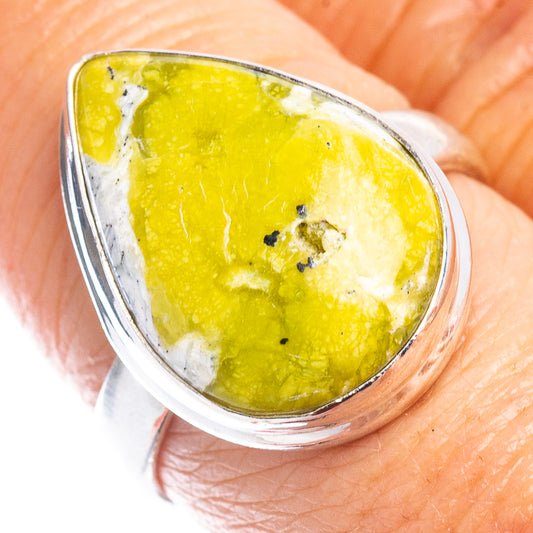 Sterling silver lizardite ring with oval yellow gemstone cabochon, close-up top view