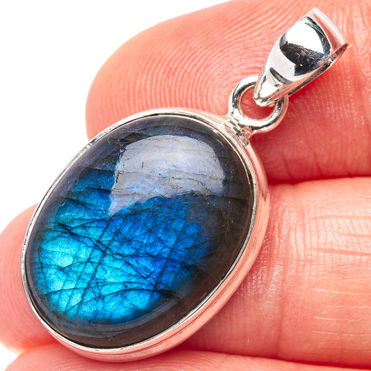 Sterling silver labradorite pendant with oval blue flash stone