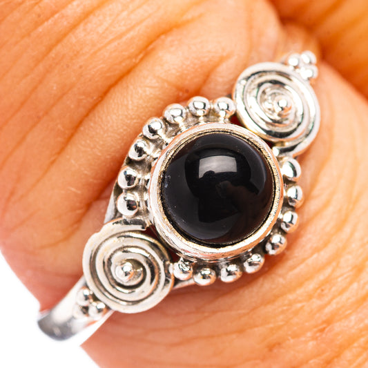 Sterling silver onyx ring with round black gemstone and bezel surround, size 9.25