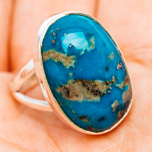 Sterling silver oval turquoise cabochon ring, close-up of stone and band