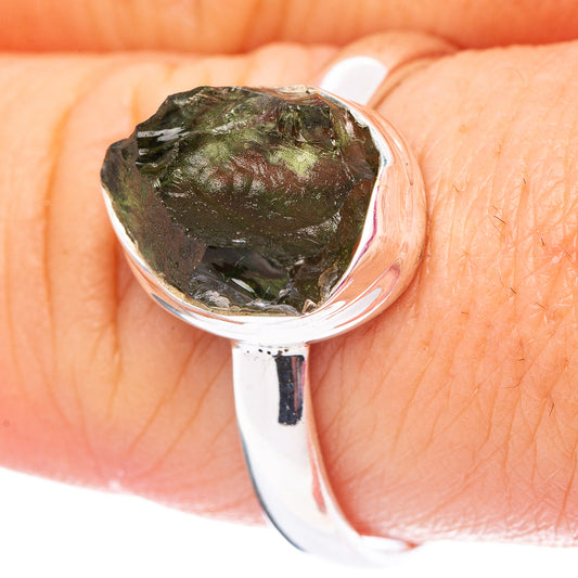 925 sterling silver ring with rough green moldavite stone on top