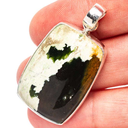 Chrome chalcedony pendant with rectangular bezel in .925 sterling silver