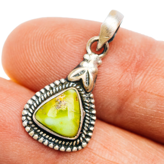 Sterling silver southwestern pendant with green teardrop stone and rope border