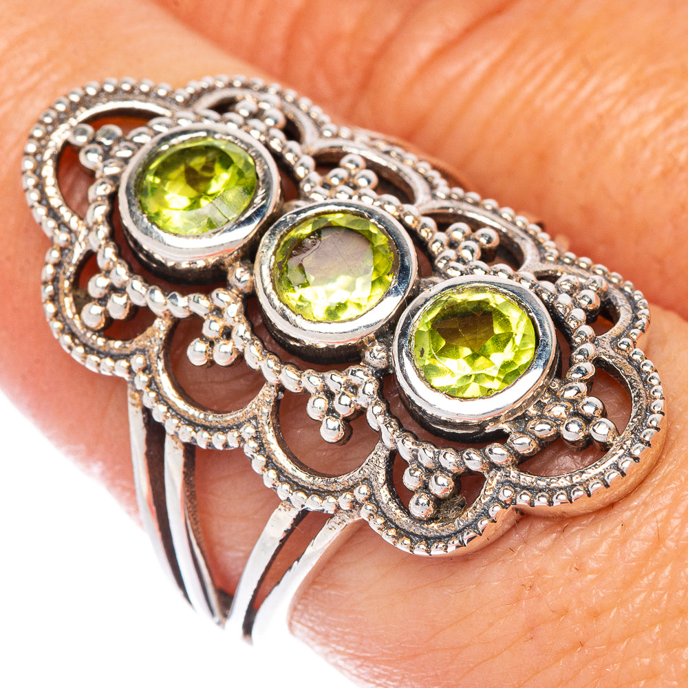 Peridot Ring Size 7.75 (925 Sterling Silver) R1473