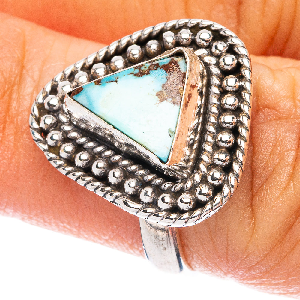 Turquoise triangle gemstone ring in silver with engraved beadwork frame