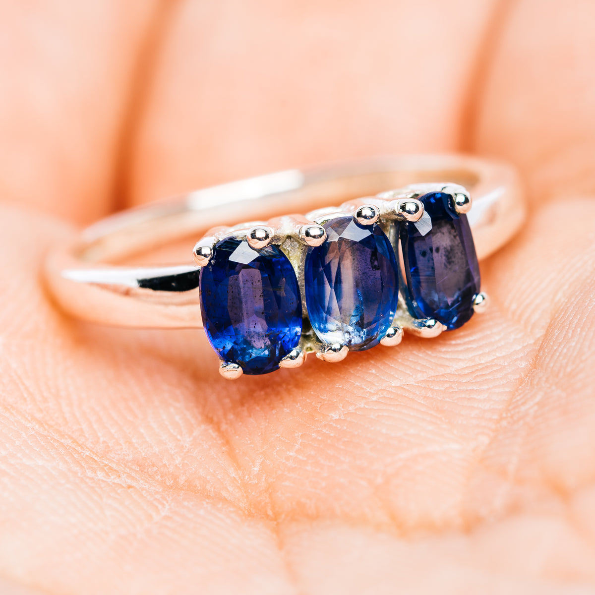925 sterling silver 3-stone ring with three oval blue kyanite gemstones, side view