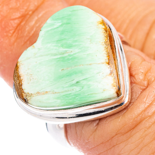 Green variscite heart cabochon sterling silver ring, top close-up