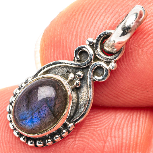 Oval labradorite pendant in .925 sterling silver with ornate bezel and blue flash