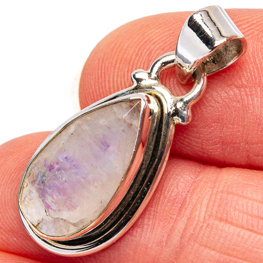 Teardrop moonstone pendant in .925 sterling silver, opalescent faceted stone detail