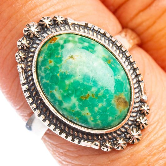 Oval turquoise cabochon sterling silver ring with decorative star settings, size 7.5