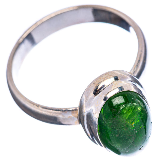 Round bezel green diopside set on .925 sterling silver band, ring size 7.75