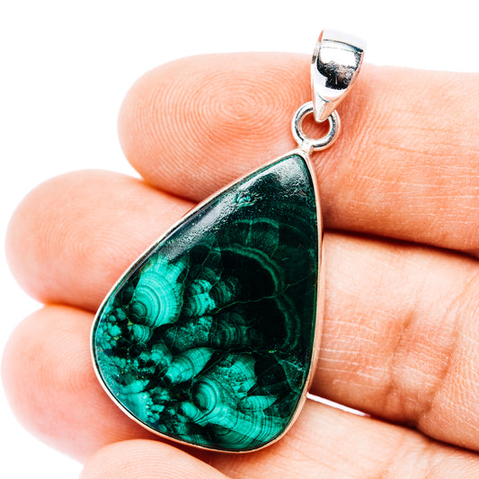 Teardrop malachite pendant in .925 sterling silver with green stone detail