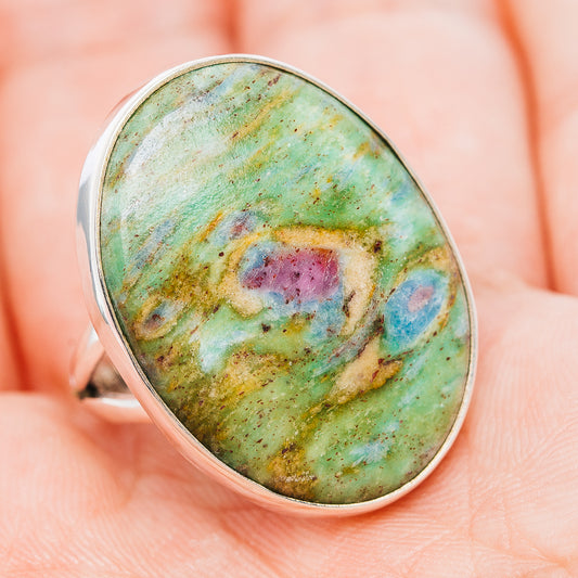Sterling silver ring with oval green fuchsite cabochon, mottled yellow-brown and pink, size 8.75
