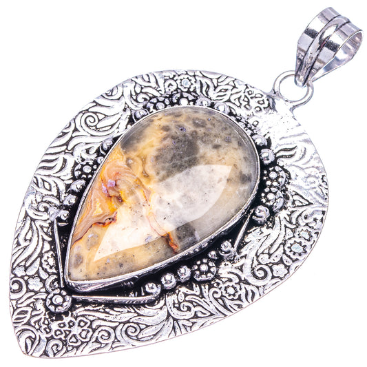 German-silver filigree teardrop pendant with round-edged agate cabochon and bail