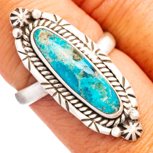 Turquoise oval in .925 sterling silver adjustable ring with leaf pattern and star accents
