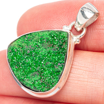 Rough Uarovite Garnet 925 Sterling Silver Pendant 1 1/4" (925 Sterling Silver) P41889