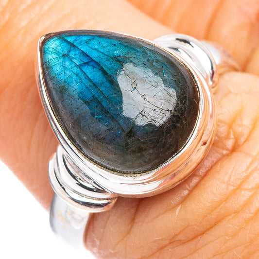 925 sterling silver labradorite ring with oval blue-green gemstone and polished metal band