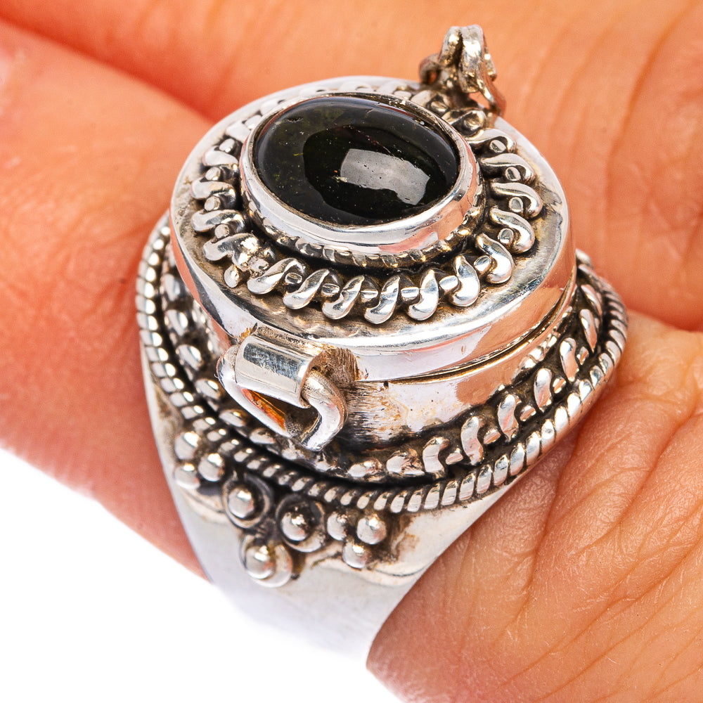 Poison Black Onyx Ring Size 5.5 (925 Sterling Silver) R145334