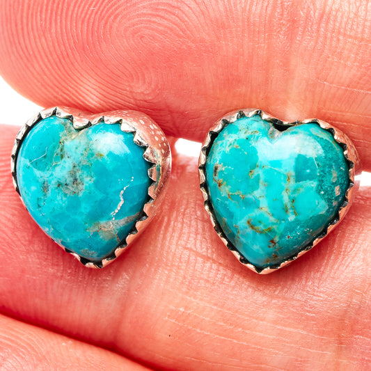 Turquoise heart earrings in .925 sterling silver, round bezel with scalloped edge