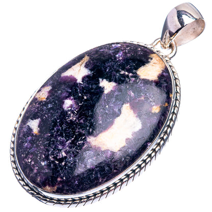 Oval 925 sterling silver pendant with purple-and-cream Kammererite stone cabochon
