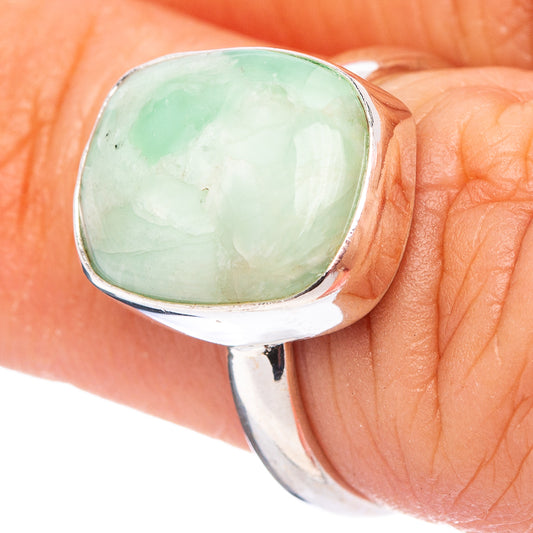 Sterling silver ring with oval mint-green variscite cabochon, size 6