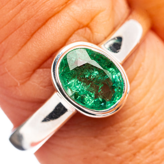 Sterling silver ring with oval green emerald gemstone, size 9.75