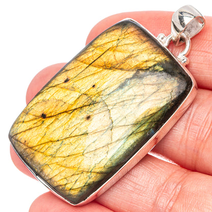 Labradorite Pendant 2" (925 Sterling Silver) P43031