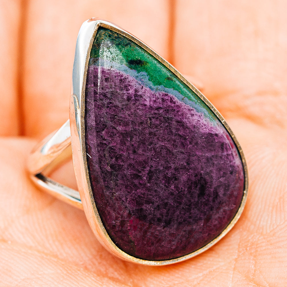 Sterling silver ring with pear-shaped purple-green stone bezel and open band, size 8.5