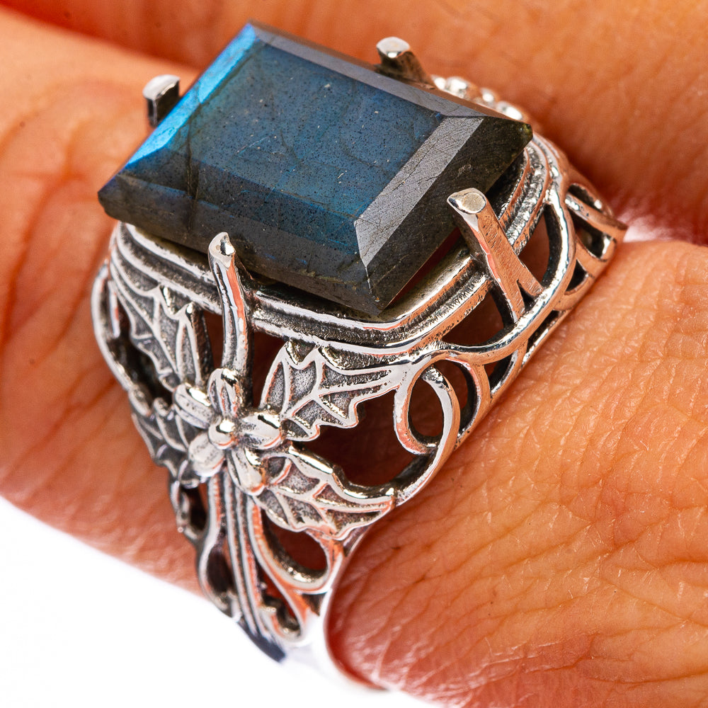 Large Labradorite Ring Size 9 (925 Sterling Silver) R146479