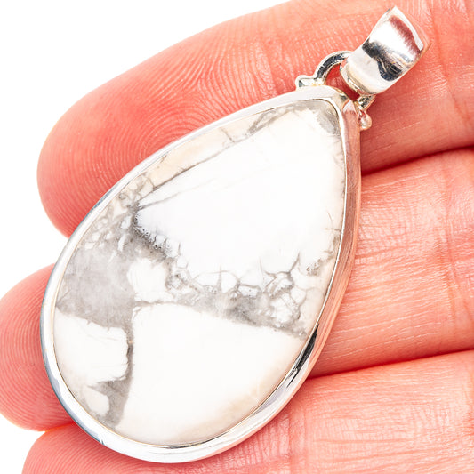 Teardrop howlite pendant in .925 sterling silver with white stone and silver bail