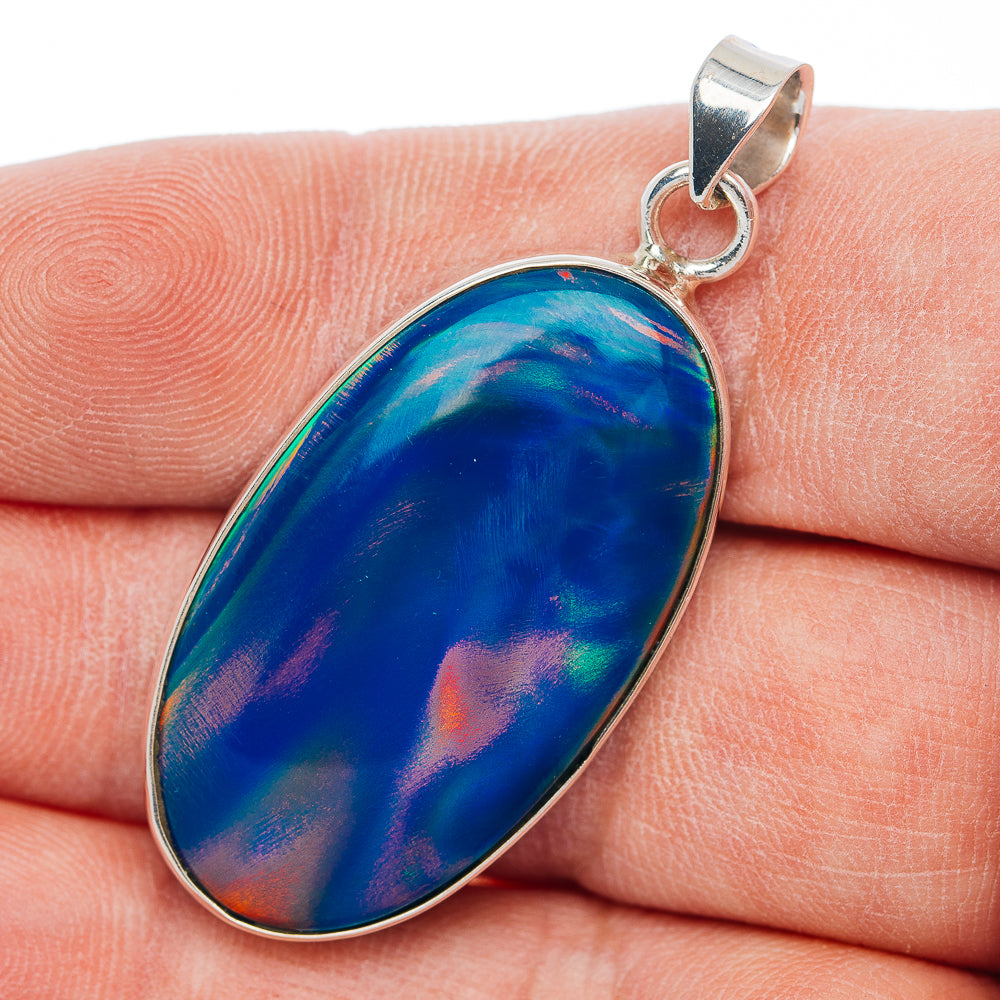 Oval opal pendant in .925 sterling silver with blue-green iridescent stone