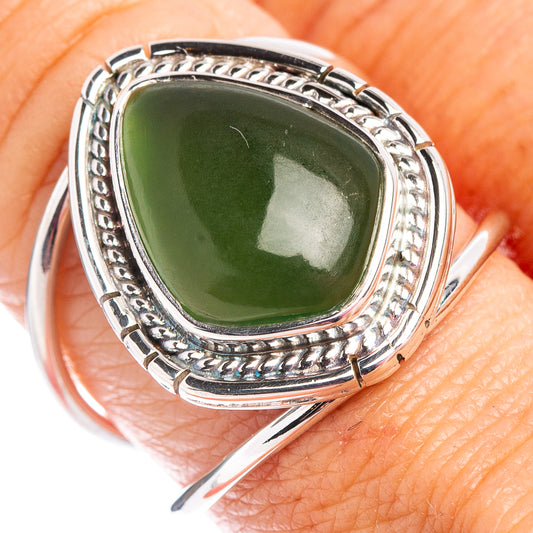 Nephrite jade ring (.925 sterling silver) with dark green oval cabochon and braided border