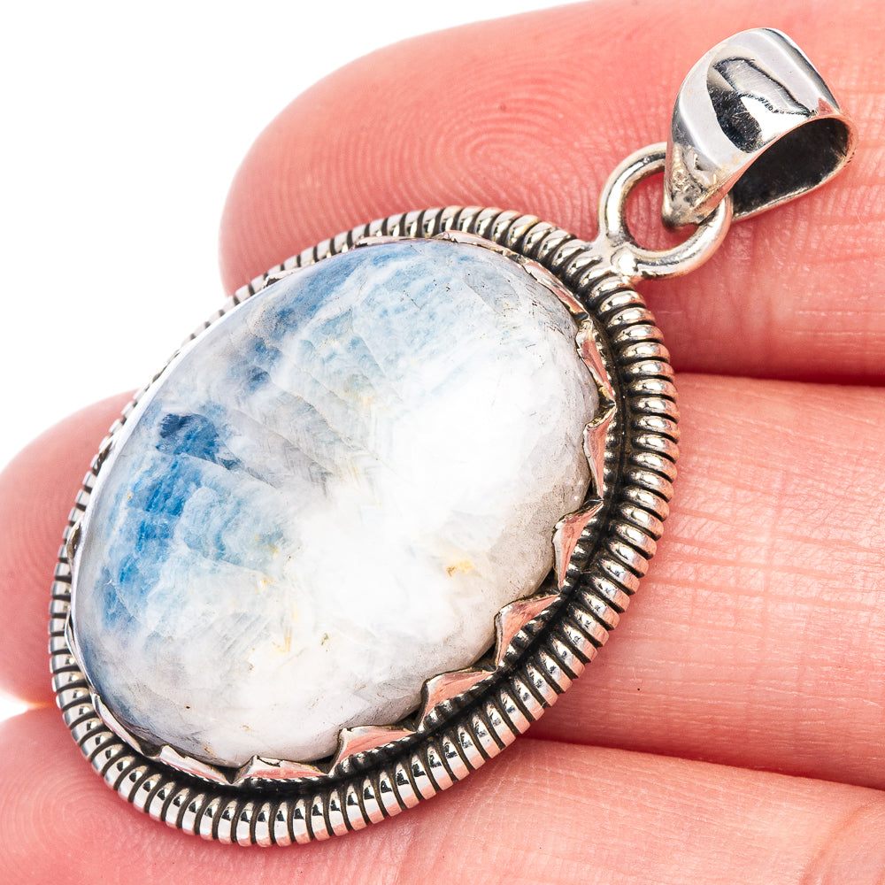 Oval blue-and-white scheelite pendant in 925 sterling silver rope bezel, top bail
