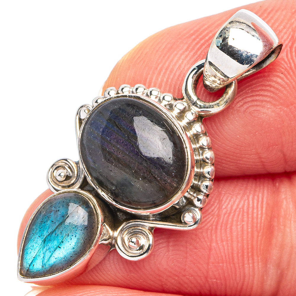 Labradorite Pendant 1 1/4" (925 Sterling Silver) P45557