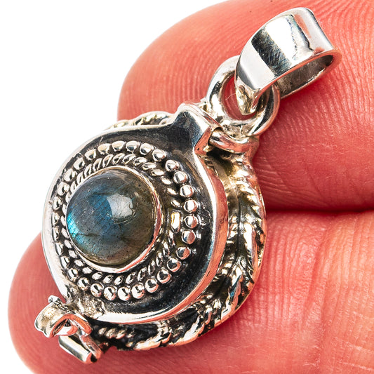 Labradorite poison pendant in .925 sterling silver, round blue stone with beaded rim