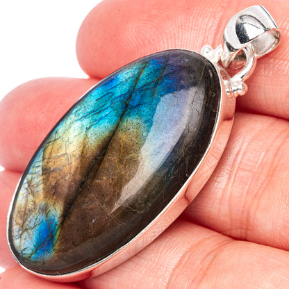 Oval labradorite pendant in 925 sterling silver with hinged bail, blue flashes