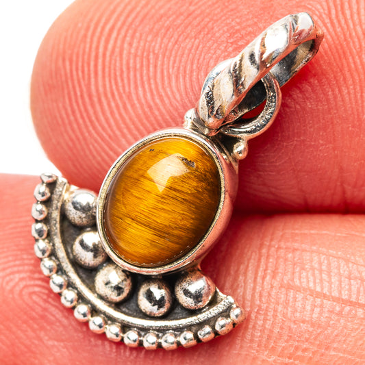 Tiger's eye pendant in .925 sterling silver with oval cabochon and scalloped frame.